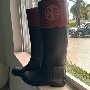 Tory Burch Women’s Rain boots. Worn twice. Too small on me. Used like new